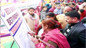 People participating in signature campaign during ‘Laadli Diwas’.