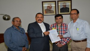 Union Minister Dr Jitendra Singh receiving a memorandum from a delegation of doctors of Central Government Health Services, at New Delhi.