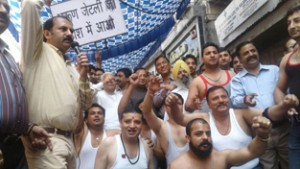 Jewellers raising slogans during protest at Jammu.