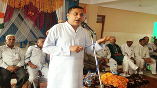 Sham Lal Sharma addressing Congress workers at Chowki Choura on Sunday. 