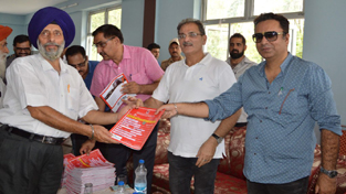 Minister for CAPD, Ch Zulfkar Ali & Legislative Assembly Speaker, Kavinder Gupta distributing new ration cards at Jammu.