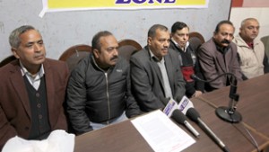 Sham Lal Langer, zonal president Akhil Bhartiya Mahajan Shiromani Sabha and others during press conference on Saturday.