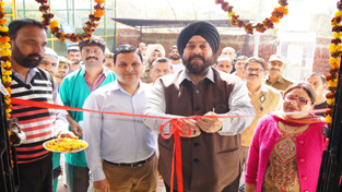 JMC Commissioner, Dr Manmohan Singh inaugurating ABC/ARV prog for stray dogs at Animal Care Centre, Roop Nagar in Jammu on Monday.