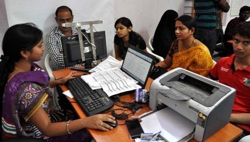 only-2-300-bank-branches-open-aadhaar-centres-on-premises