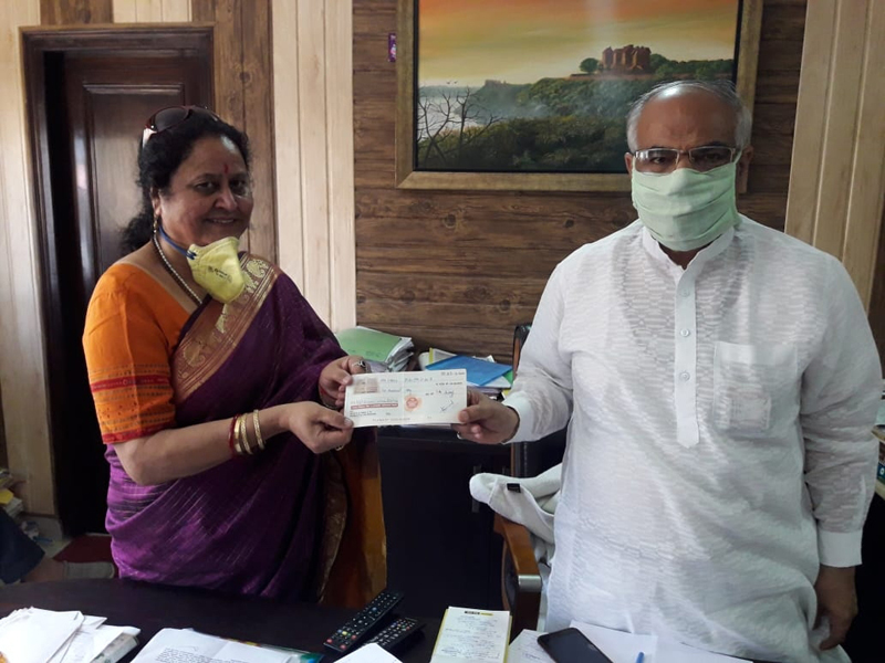 BJP leader, Director Railway Board and Councilor from Anantnag Sheela Handoo handing over a cheque for PM CARES to party general secretary (Org) Ashok Kaul at Jammu.