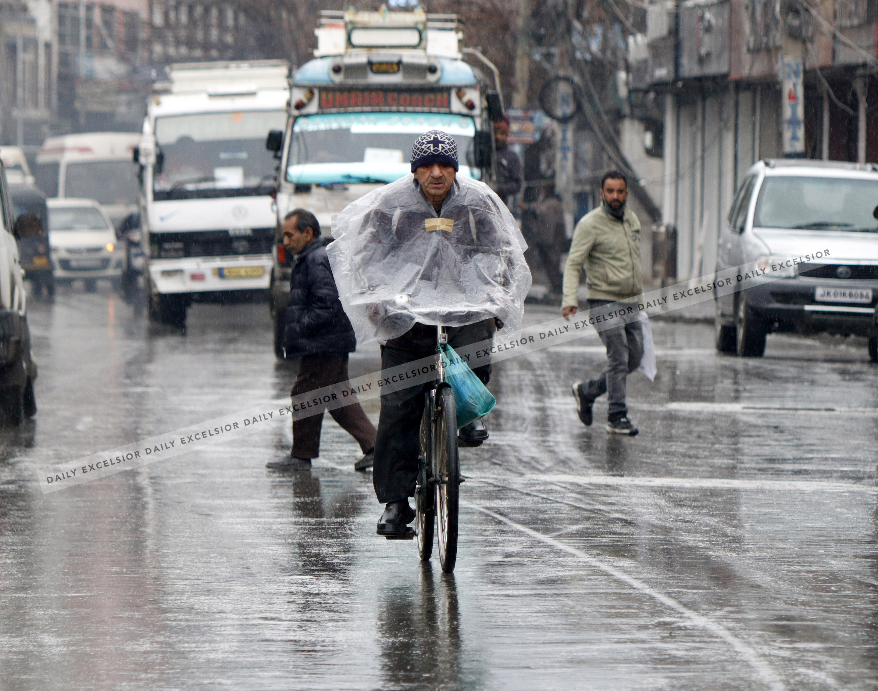 Fresh Snowfall In Higher Reaches Of J K Plains Lashed By Rains Jammu