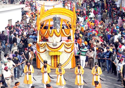 'Nagar Kirtan' taken out to commemorate Guru Nanak Dev Ji's Prakash ...