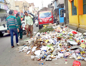 City turns into garbage dump as Safai Karamcharis’ strike continues ...