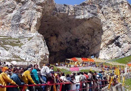 2,246 pilgrims pay obeisance at holy Cave - Jammu Kashmir Latest News ...