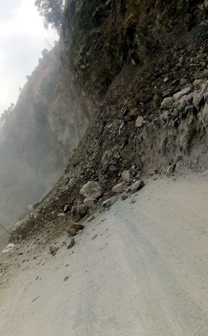 Traffic on Kashmir highway disrupted due to landslides - Jammu Kashmir ...