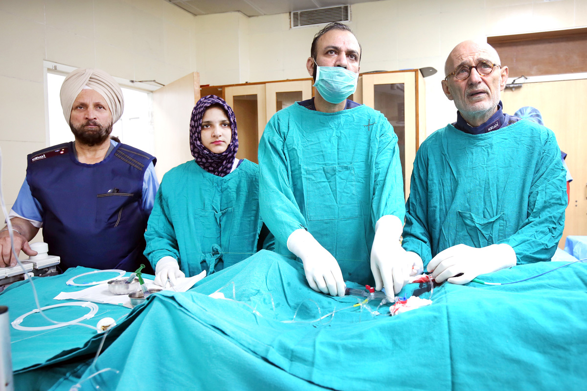 Dr Imad Sheiban From Italy And Hod Cardiology Dr Sushil Sharma Conducting A Procedure In Gmc Jammu On Friday Jammu Kashmir Latest News Tourism Breaking News J K