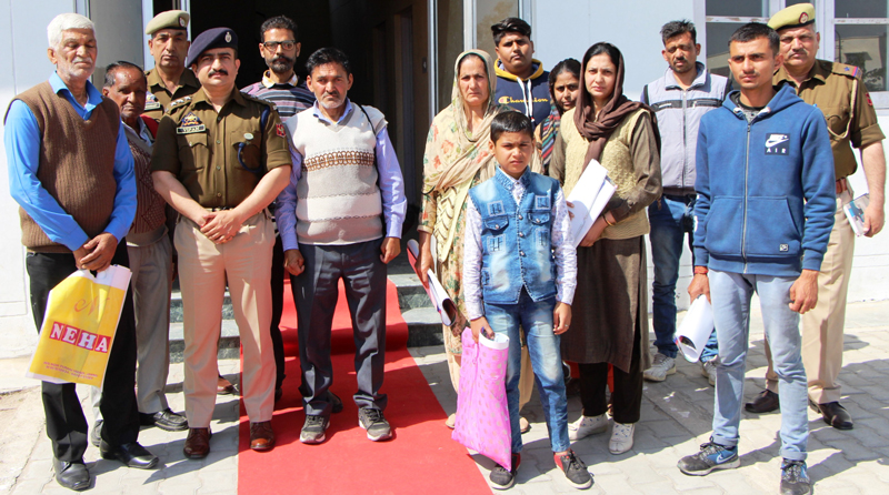 Samba Police Hold Interaction With Martyrs Families Jammu Kashmir Latest News Tourism 8044