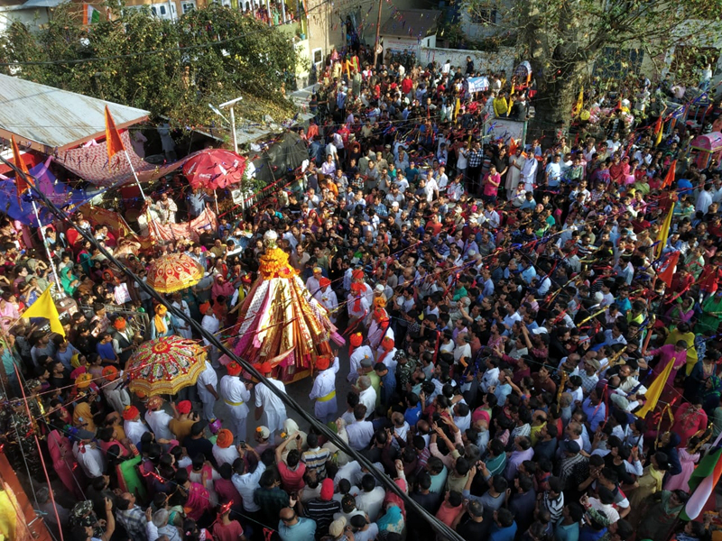 Thousands converge to take blessings of Vasuki Naag - Jammu Kashmir ...