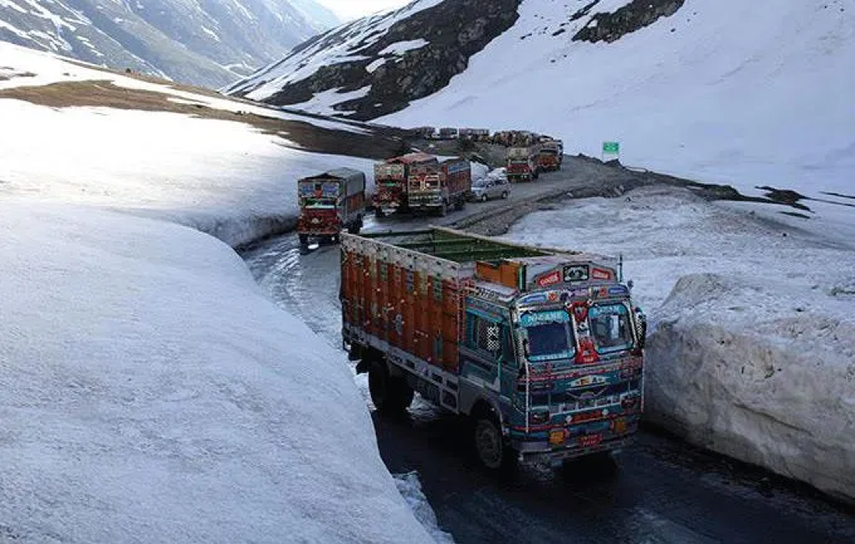 leh-highway-reopens-after-4-days-kashmir-highway-mughal-road-through