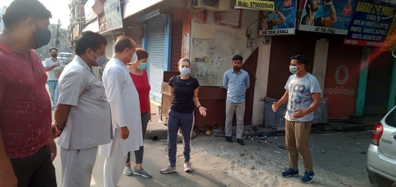 Jmc Commissioner Inspects Attendance Of Skcs Hamara Jammu