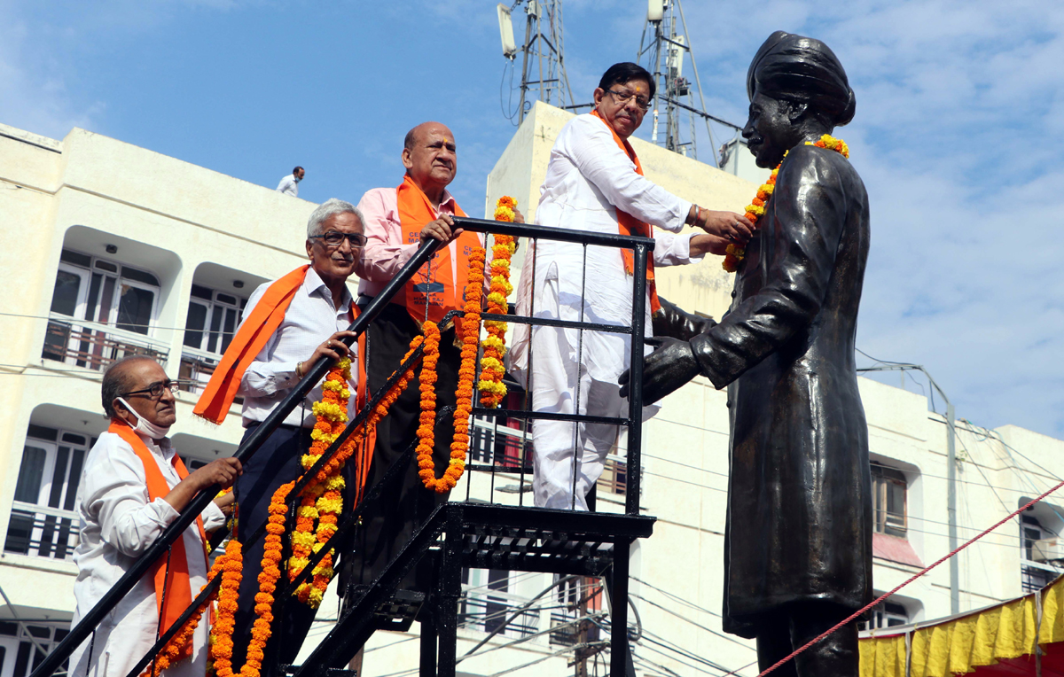 Statue of Lala Hans Raj Mahajan being garlanded on birth anniversary of ...