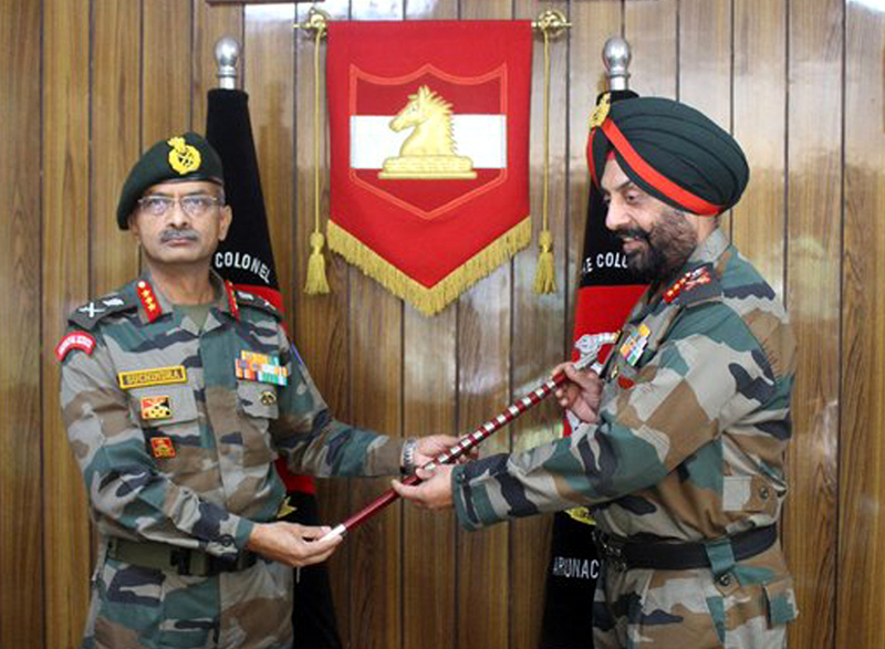 Lt Gen Suchindra Kumar, (L) Outgoing GOC handing over baton to ...