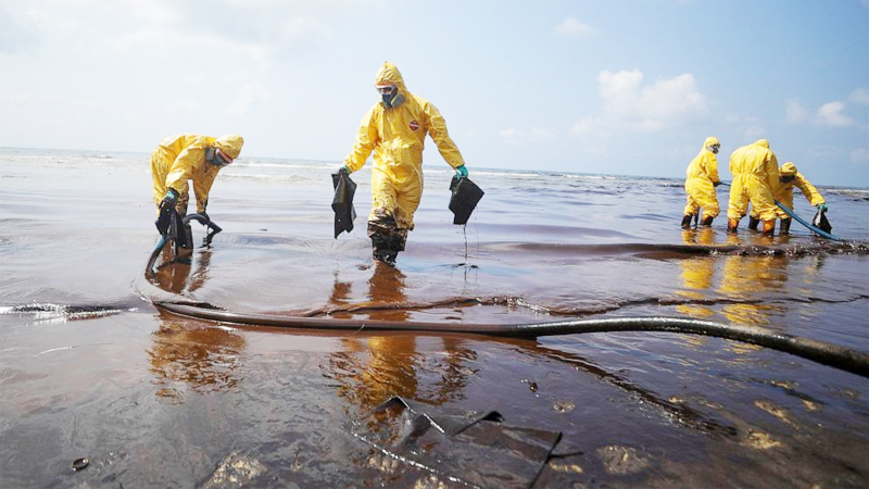 Thai province declares emergency as oil slick hits beach - Jammu ...