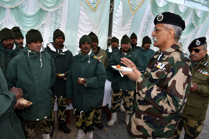 Dg Bsf Reviews Operational Preparedness Of Troops In Kashmir Jammu