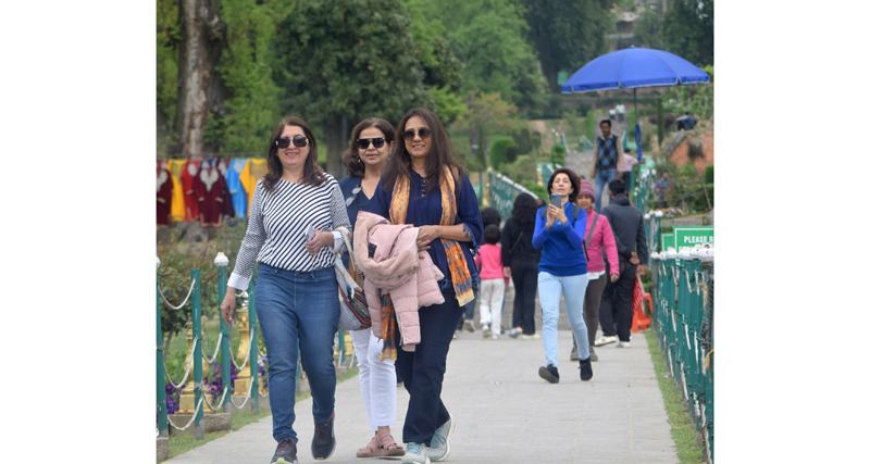 Forget Nishat, Shalimar; Polo View Market, Jhelum Riverfront are new  hangouts - The Kashmir Monitor