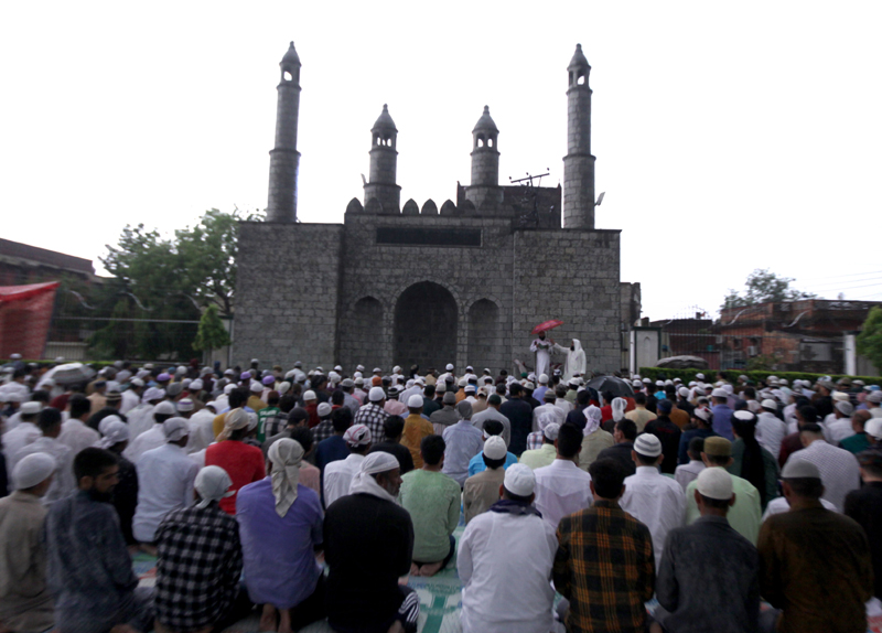 EidulFitr celebrated with religious fervour, gaiety across Jammu