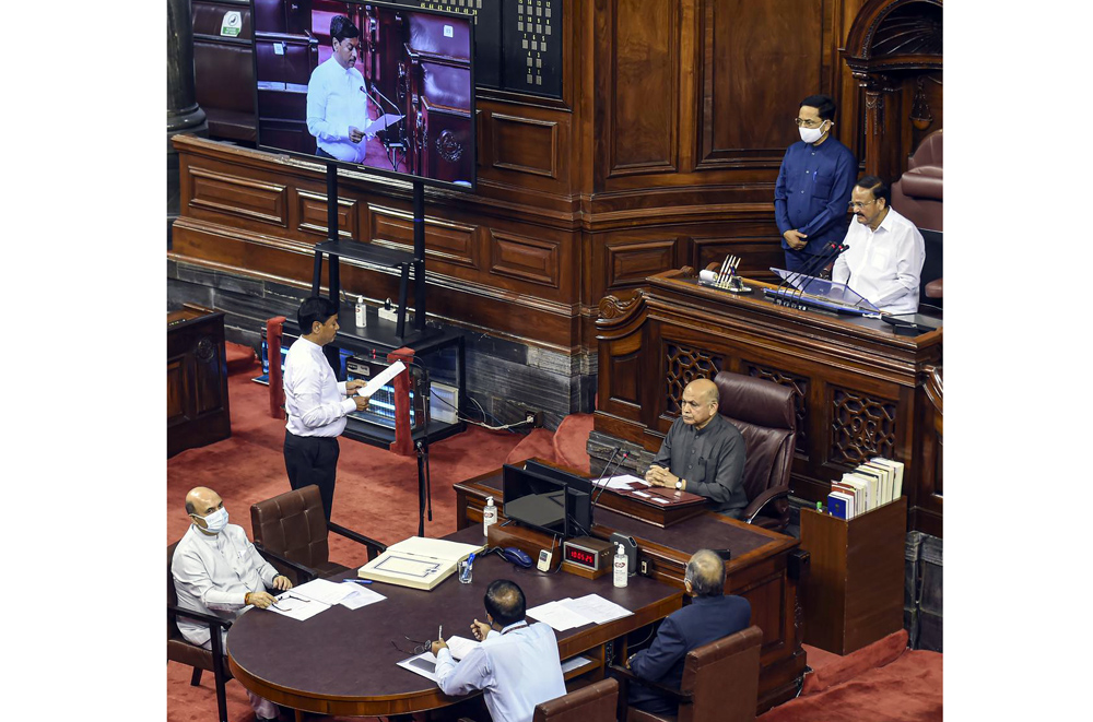 Naidu Administers Oath To Five Newly-elected Rajya Sabha MPs - Jammu ...