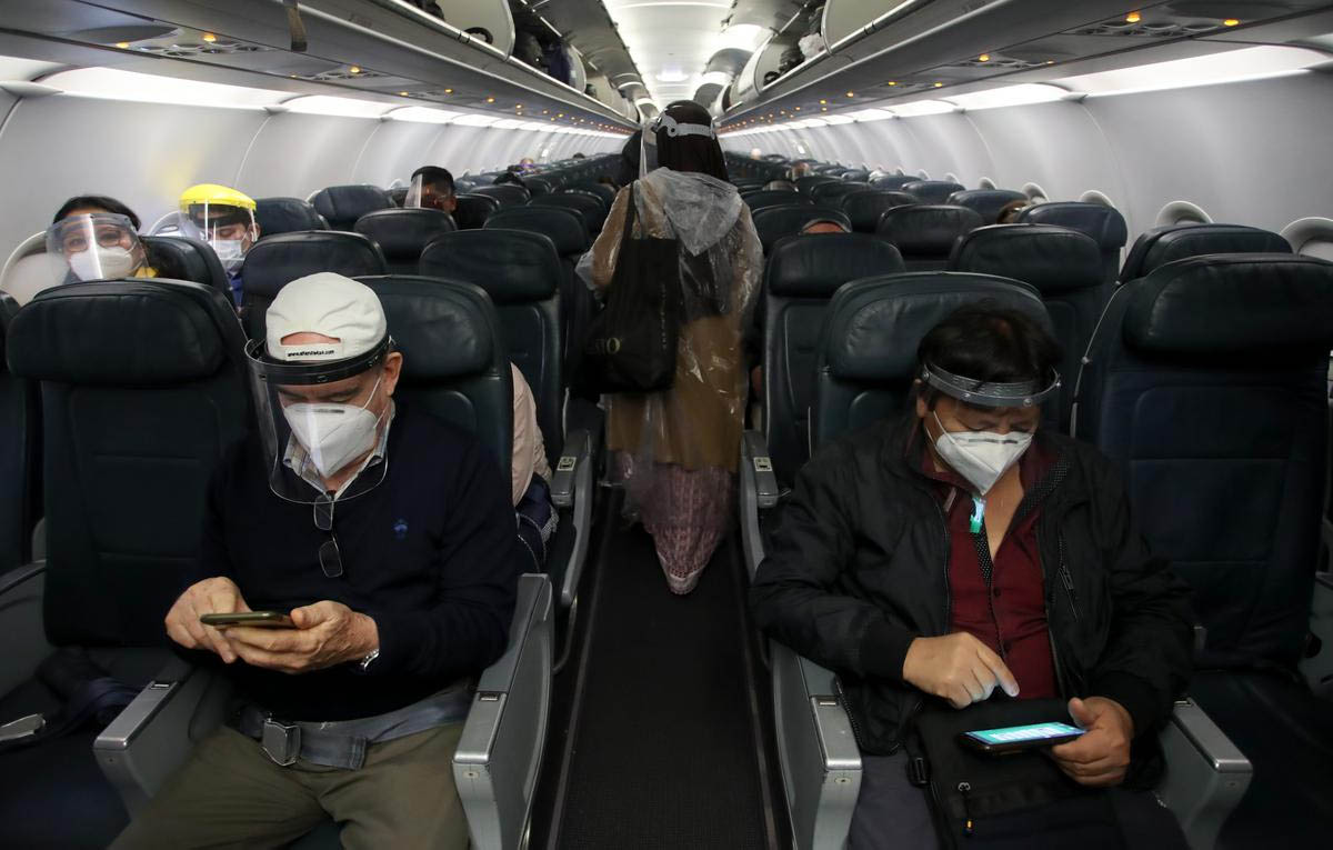 مسافرانی که از استفاده از ماسک در هواپیما خودداری می کنند Dgca به خطوط