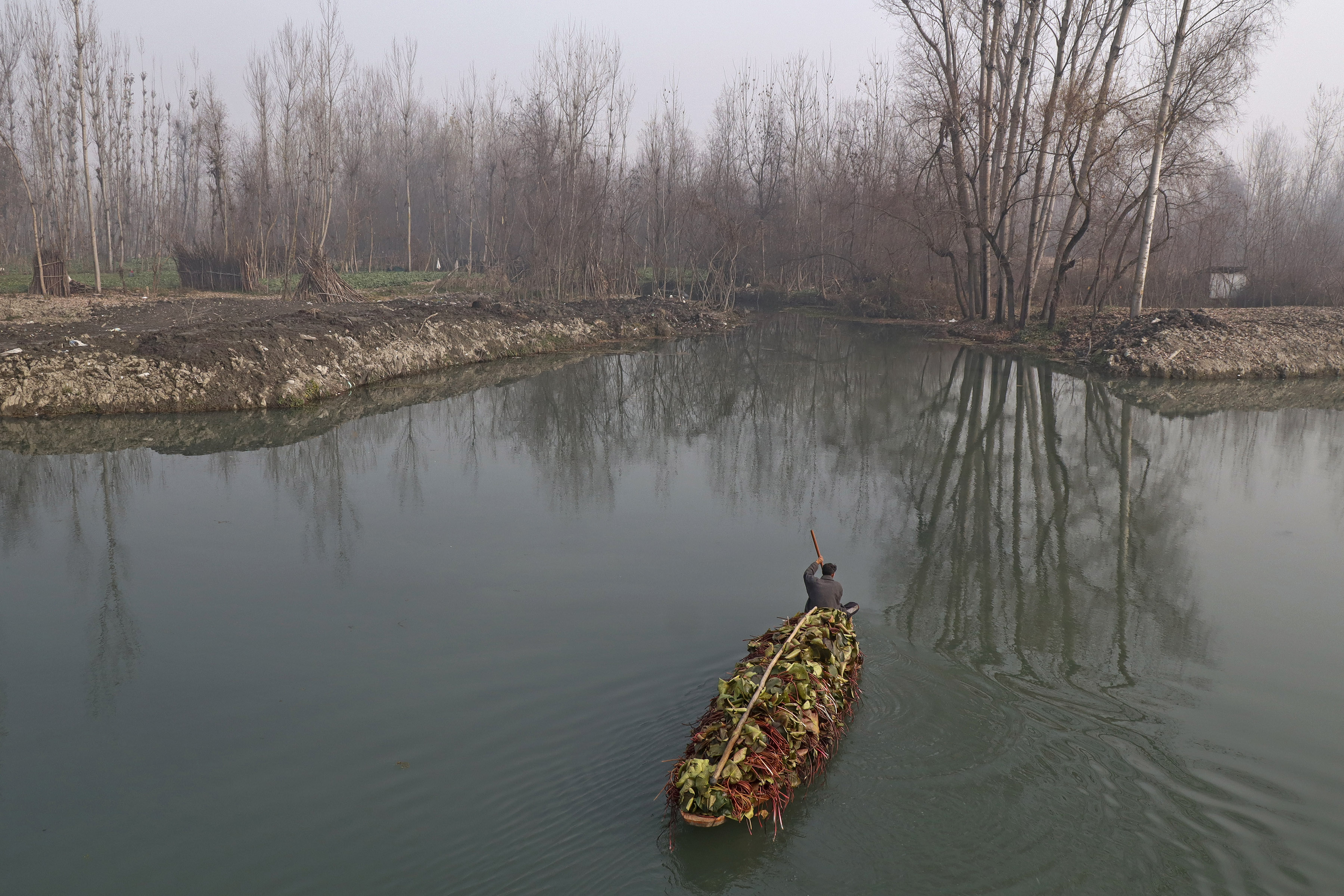 Sub-zero temperatures unabated in Kashmir, Pahalgam coldest at minus 5. 