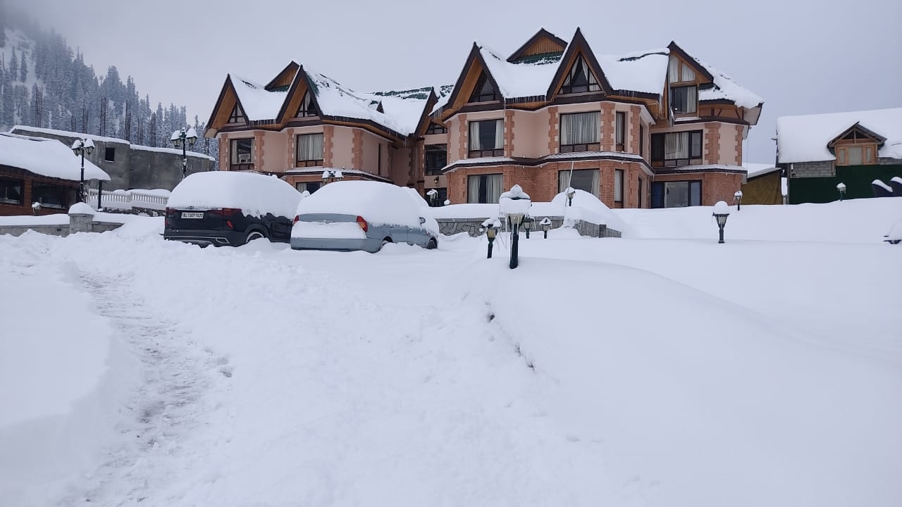 Higher Reaches Of Kashmir, Gulmarg, Sonamarg Receives Fresh Snowfall ...