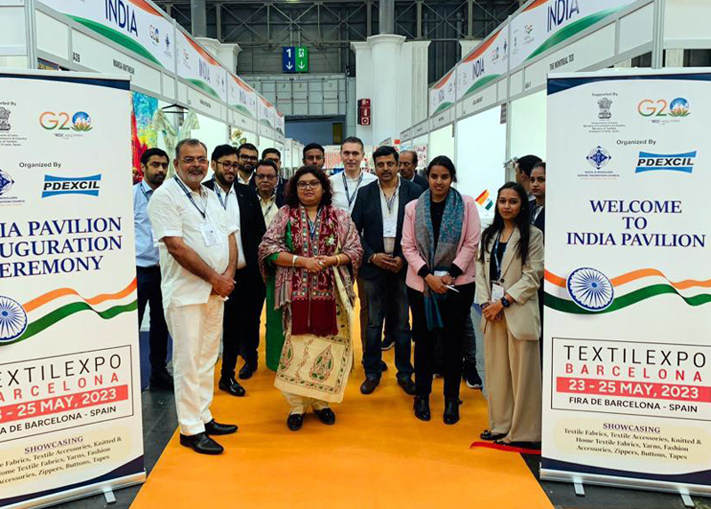 Romesh Khajuria, Presidente WWEPC junto a una delegación de exportadores indios participan en la Feria Textil de Barcelona España.