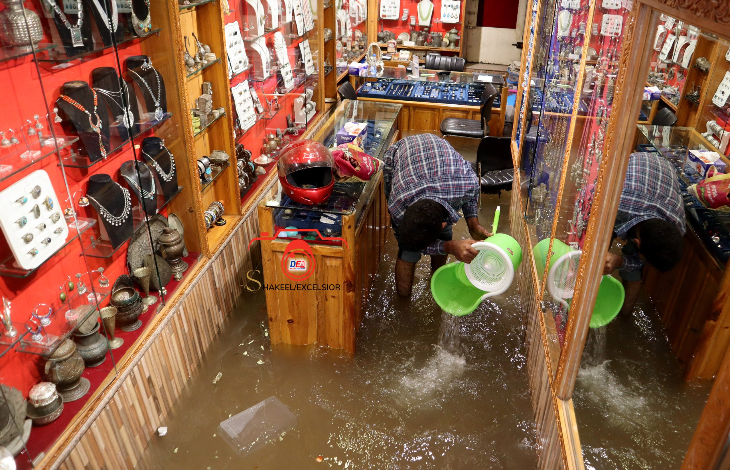 Nearly half a dozen shops inundated at Srinagar's Polo View market