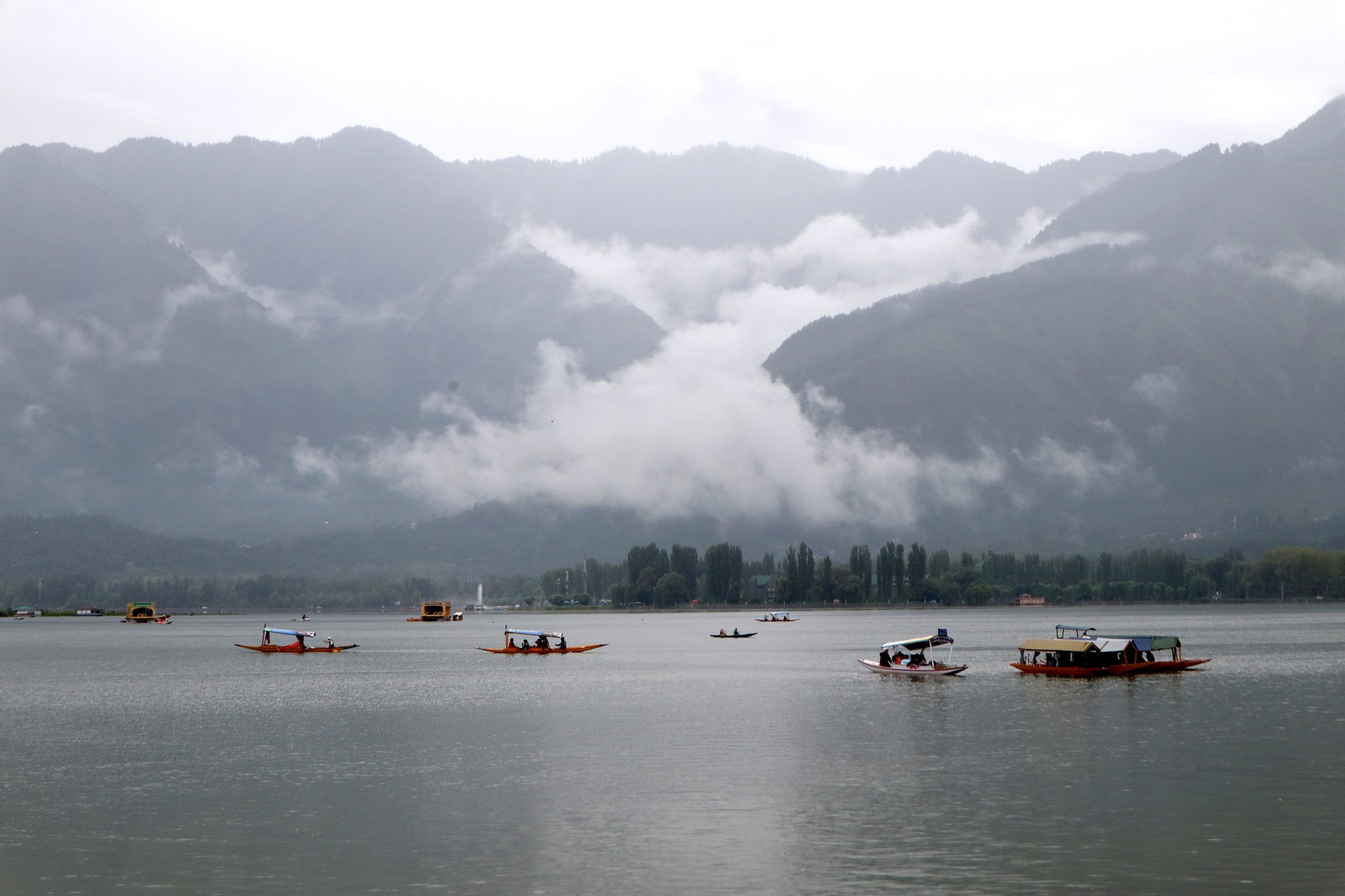 Dal Lake in Srinagar, India : r/pics